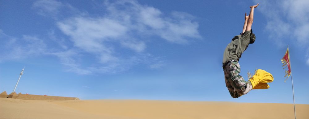 自由 · 沙漠后空翻